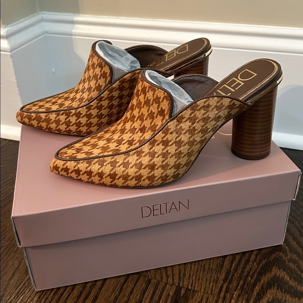 Deltan Houndstooth Mules - Picture 2 of 9